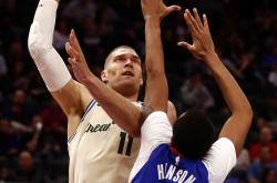 开云下载-雄鹿客场不敌灰狼，遭遇败仗的简单介绍