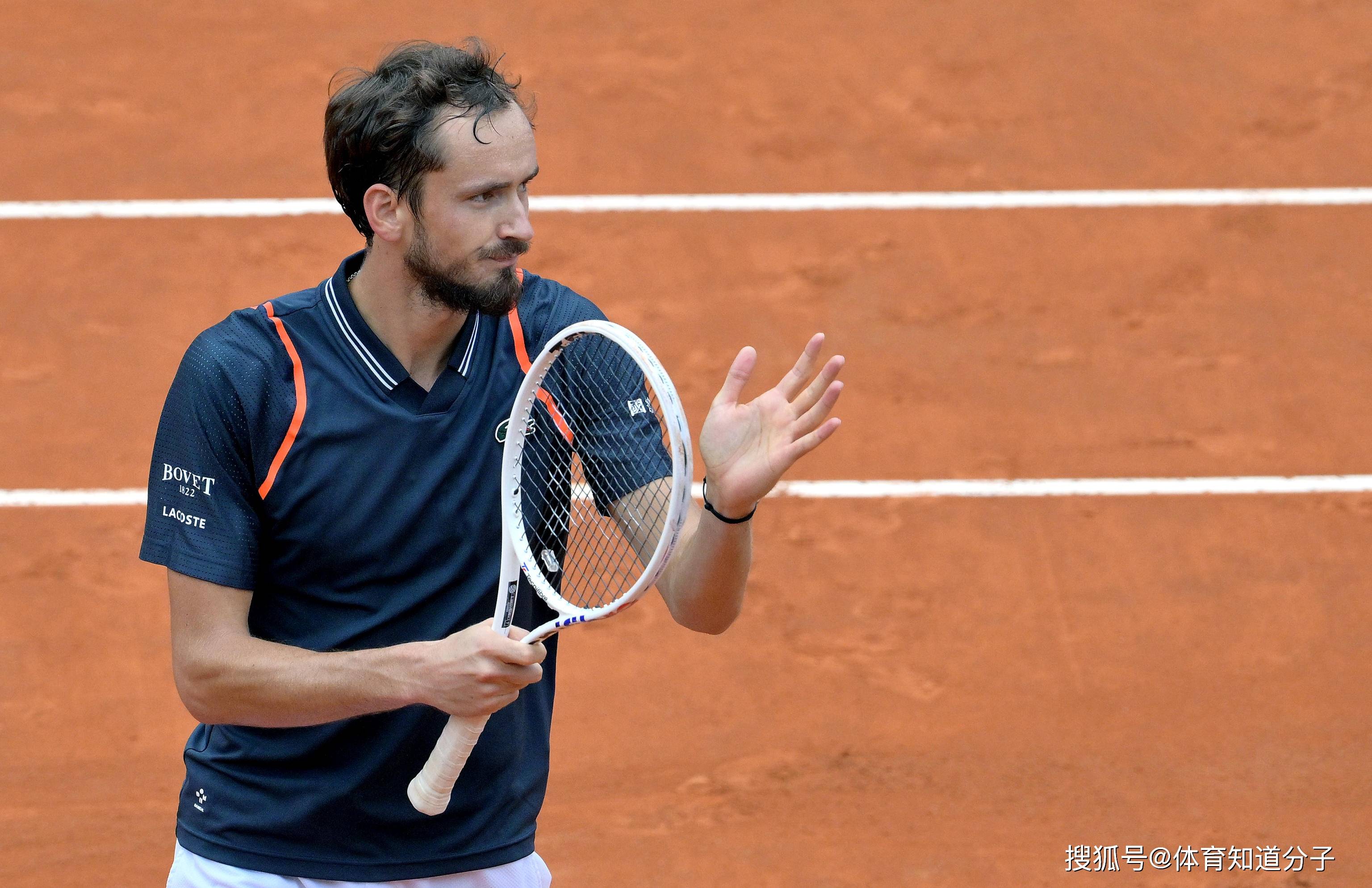 温网逆转联合杯,梅德韦杰夫扛起全队 温网逆转联合杯,梅德韦杰夫扛起全队