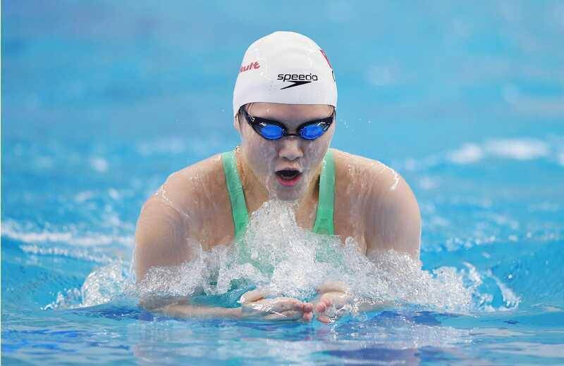 荷兰选手在游泳比赛中刷新个人最佳成绩