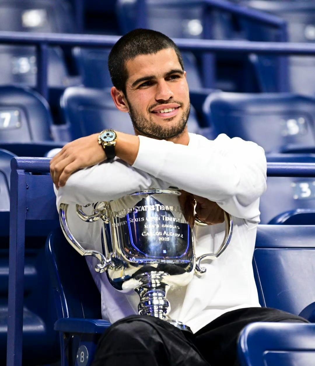 温网翻盘戴维斯杯,阿尔卡拉斯刷新纪录 温网翻盘戴维斯杯,阿尔卡拉斯刷新纪录