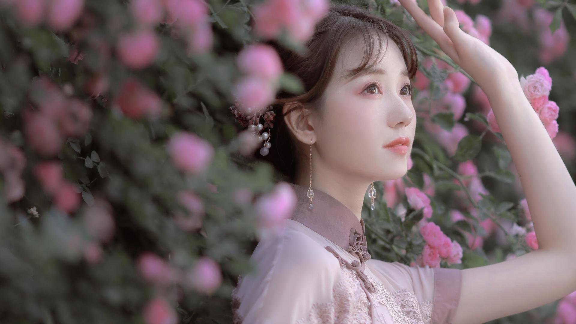 夜幕下的王者，孔德在F1街道赛闪耀巨星光芒