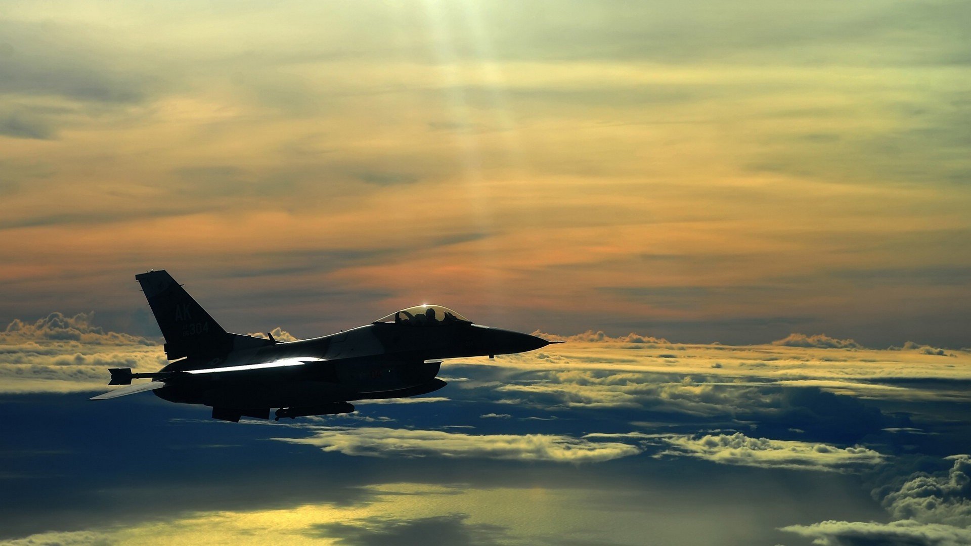 双线逆袭，F1弯道与绿茵场的胜负启示录