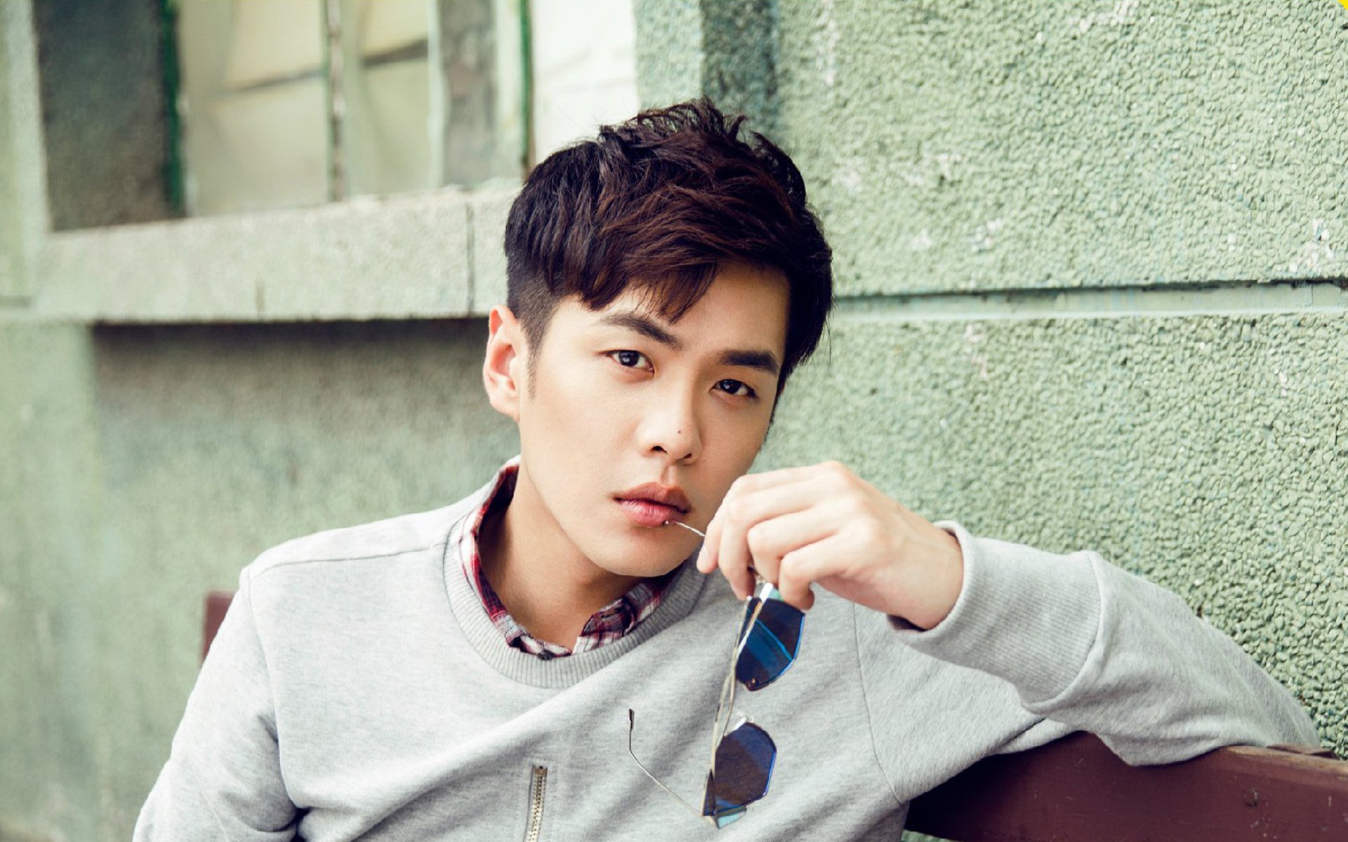 F1街道赛之夜,奥亚尔萨瓦尔在熔炉中淬炼的千圈里程碑